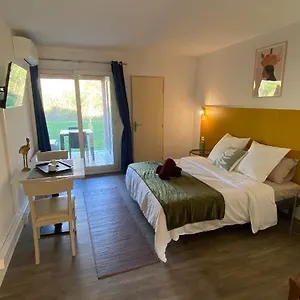Appartement Joli 27m2 Oasis Provencale En Village En Camargue, Arles